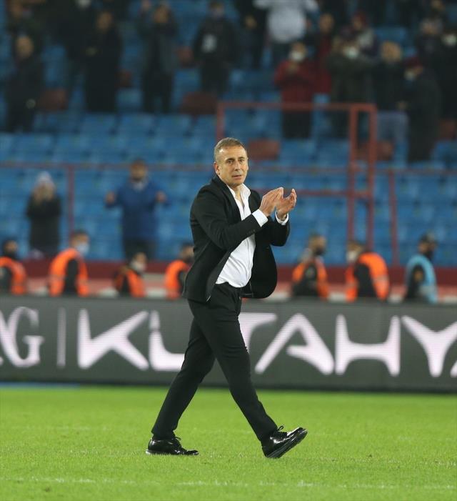 Trabzonspor Teknik Direktörü Abdullah Avcı, maç sonunda duygusal anlar yaşadı