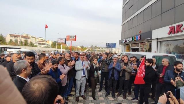 Diyarbakır'da Beytikan Aşireti'nden 200 kişilik bir grup CHP'ye katıldı: Geçişimizin nedeni partinin Kürt sorununa bakışı