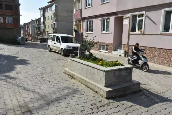 Kim olduğu bilinmiyor! Sır mezar, belediyenin yaptığı düzenlemeyle yol ortasında kaldı