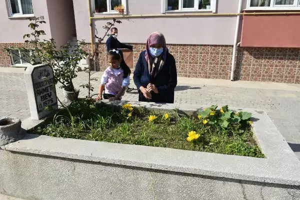 Kim olduğu bilinmiyor! Sır mezar, belediyenin yaptığı düzenlemeyle yol ortasında kaldı