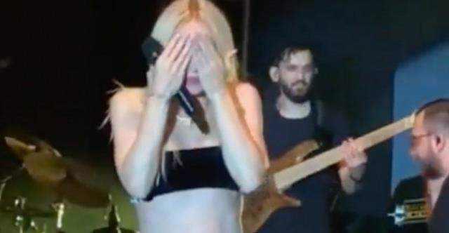 Gülşen'in konserinde Galatasaray'a küfredildi! Korktuğu başına geldi Gülşen'in konserinde Galatasaray'a küfredildi! Korktuğu başına geldi
