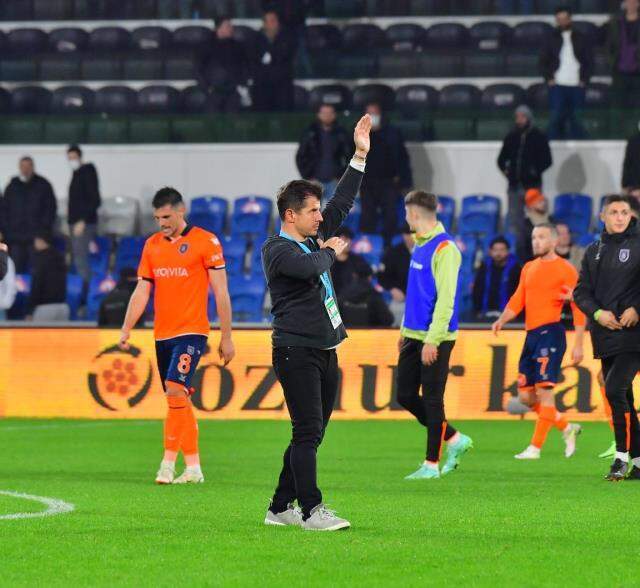 Emre Belözoğlu hocalık kariyerine müthiş başladı! Bileği bükülmüyor Emre Belözoğlu hocalık kariyerine müthiş başladı! Bileği bükülmüyor