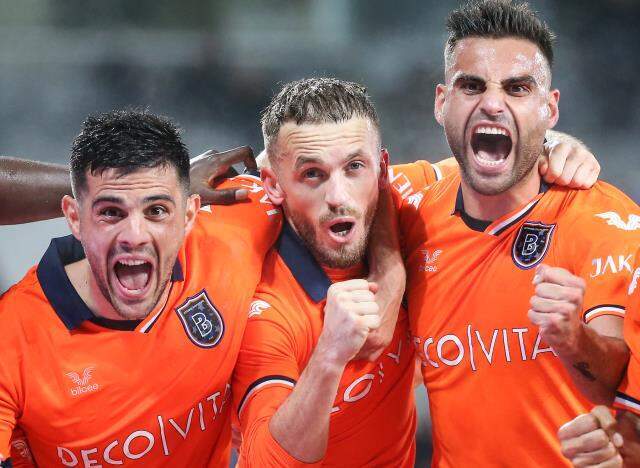 Emre Belözoğlu hocalık kariyerine müthiş başladı! Bileği bükülmüyor Emre Belözoğlu hocalık kariyerine müthiş başladı! Bileği bükülmüyor
