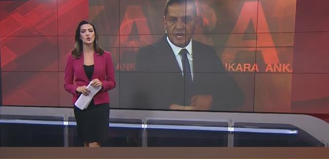 CNN Türk canlı yayınında kriz! Deneyimli muhabir, kağıtları yere fırlatıp yayını terk etti