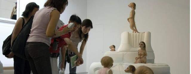 Çoğu kişi yanlış biliyor! İşte Kur'an-ı Kerim'i yere atan kız olayının gerçek hikayesi