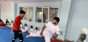 Para tekvandocu Samet, adını dünyaya duyurmak istiyor