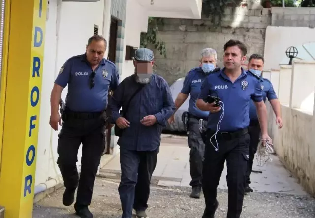 Balkonda boynuna ip bağlayan vatandaşın eylemini polis önledi