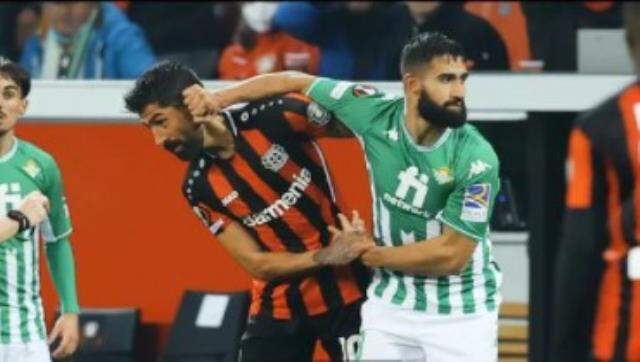 Böyle saldırı ne görüldü ne duyuldu! Kerem'i kulağından çekip yumruk attı Böyle saldırı ne görüldü ne duyuldu! Kerem'i kulağından çekip yumruk attı