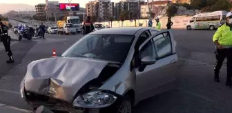 İzmir'de ticari taksi ile otomobil çarpıştı: 4 yaralı