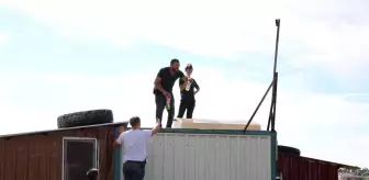 Kaçak yapılarını yıktırmak istemeyen aile benzinle karşı koydu