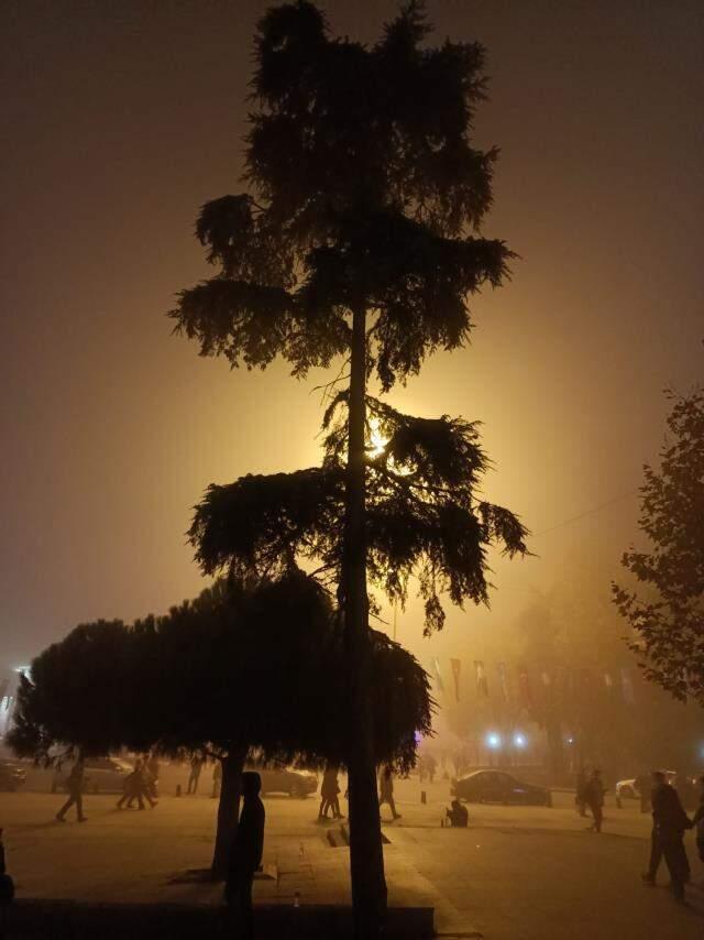 Meteoroloji'nin 'sarı kod' ile uyardığı İstanbul'da sis bastırdı, vapur seferleri iptal edildi