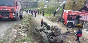 Düzce'de devrilen traktörün altında kalan kişi öldü, sürücü yaralandı