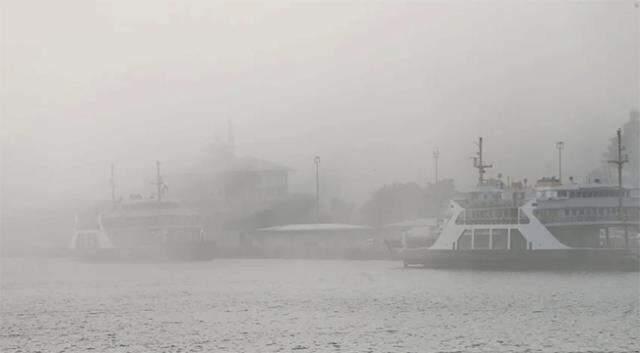 İstanbul'da göz gözü görmüyor! Sis her yeri kapladı, feribot seferleri iptal