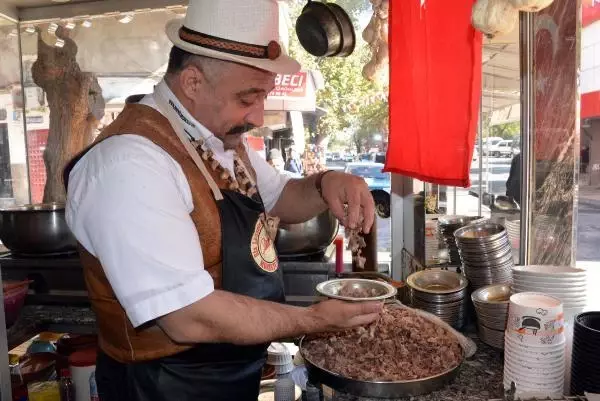 İçmek için başka şehirlerden geliyorlar! 'Maraş kelle paçası' tescillendi