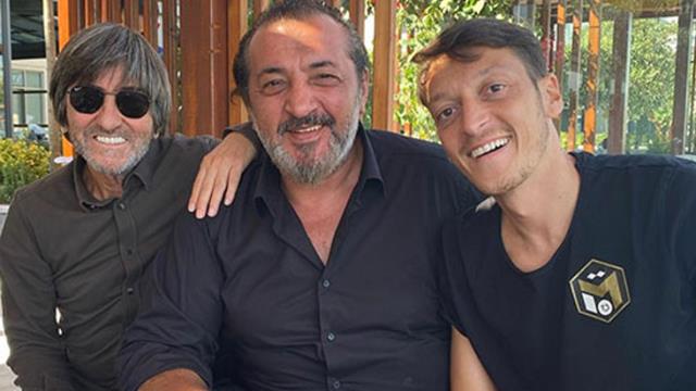 Ayrılık çanları çalan Mesut Özil'in yeni adresi netleşti! Bu kez teklifi geri çevirmedi