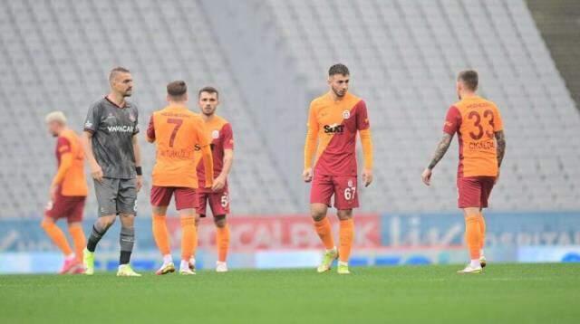 Fatih Terim oyuncu değişikliği yapmadığına bin pişman oldu! Sinirden çılgına döndü