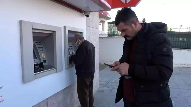 ATM'ye para çekmeye giden adamın gördüğü manzara karşısında dili tutuldu: Benim için 10 saniyeliğine dünya durdu