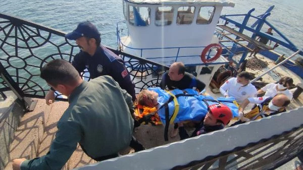 Önce yola yatan, ardından denize atlayan kadın kurtarıldı