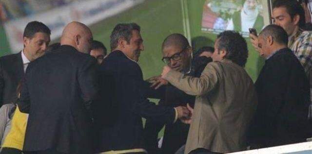 Hoca arayan Fenerbahçe'den bomba hamle! Başkan Ali Koç, Alex'le görüştü Hoca arayan Fenerbahçe'den bomba hamle! Başkan Ali Koç, Alex'le görüştü