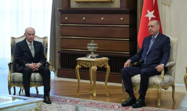 Cumhurbaşkanı Erdoğan ve Temel Karamollaoğlu görüşmesine damga vuran koltuk detay