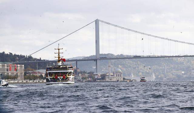 Fenerbahçe, Başkan Ali Koç önderliğinde 10 Kasım Vapuru'yla Dolmabahçe'ye gitti