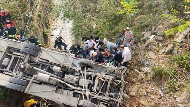Öğrenci servisinin dereye yatağı uçtuğu kazada yaşamını yitirenlerin sayısı 3'e yükseldi