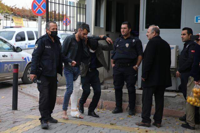 Son Dakika: Malatya'da çöken bina ile ilgili yürütülen soruşturmada gözaltına alınan 4 kişiden 3'ü tutuklandı Son Dakika: Malatya'da çöken bina ile ilgili yürütülen soruşturmada gözaltına alınan 4 kişiden 3'ü tutuklandı