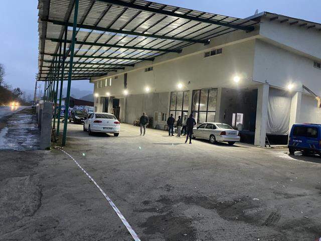 Telefonda tartıştığı eski sevgilisini iş yerine giderek öldürdü Telefonda tartıştığı eski sevgilisini iş yerine giderek öldürdü