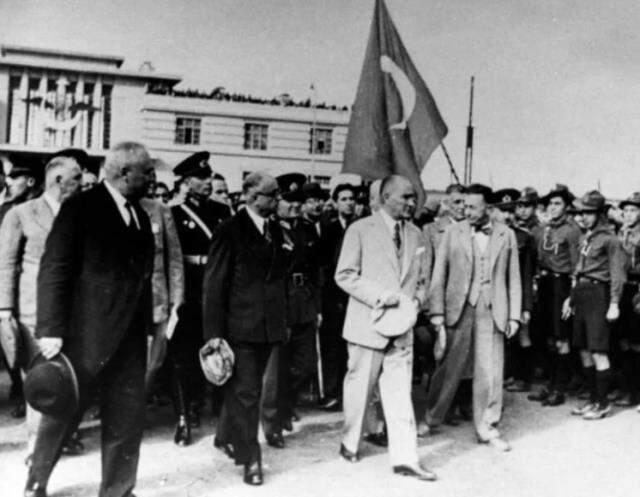 Ulu Önder Mustafa Kemal Atatürk'ü aramızdan ayrılışının 83. yıl dönümünde sevgi, saygı ve minnetle anıyoruz