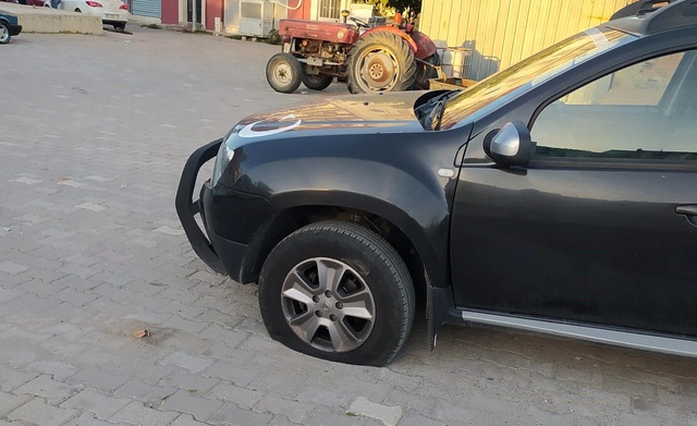 İzmir'de bir gecede 37 aracın lastikleri kesildi İzmir'de bir gecede 37 aracın lastikleri kesildi