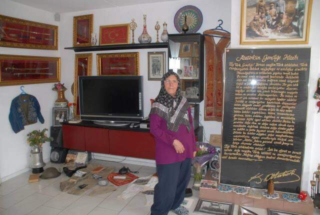 85 Yaşındaki Zehra Türker'in Hollanda da ki Atatürk sevdası 85 Yaşındaki Zehra Türker'in Hollanda da ki Atatürk sevdası