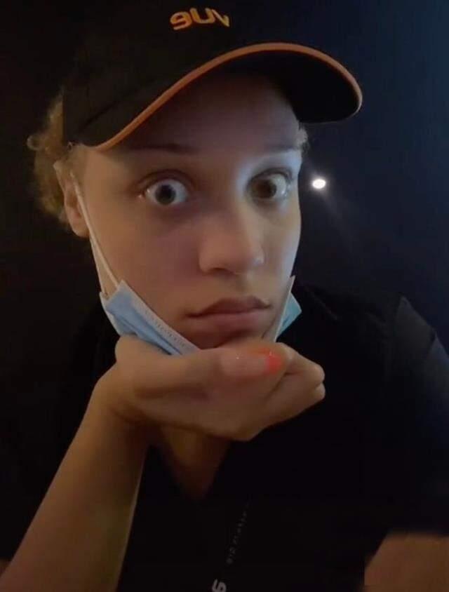 Sinema çalışanı kız, salonda sürekli cinsel ilişkiye giren çiftleri ifşa etti