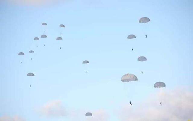 Havada nefes kesen anlar! Rus bombardıman uçaklarının önü İngiliz jetleri tarafından kesildi Havada nefes kesen anlar! Rus bombardıman uçaklarının önü İngiliz jetleri tarafından kesildi