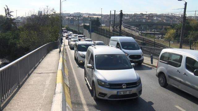 Otogarda tatil yoğunluğu! Veliler ve öğrenciler İstanbul dışına akın ediyor Otogarda tatil yoğunluğu! Veliler ve öğrenciler İstanbul dışına akın ediyor