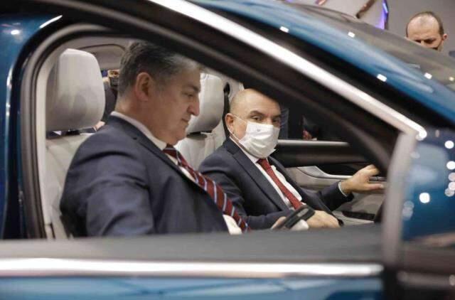 Yerli otomobilin yapılamayacağını söyleyen CHP'li Tahsin Tarhan, TOGG'un direksiyonuna geçti