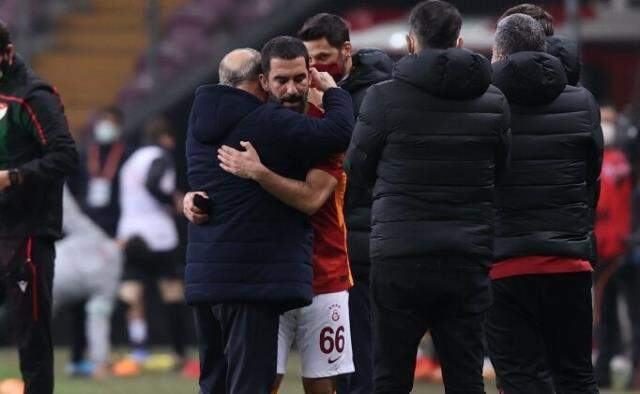 Galatasaray'da bir devrin sonu! Arda Turan futbolu bırakıyor