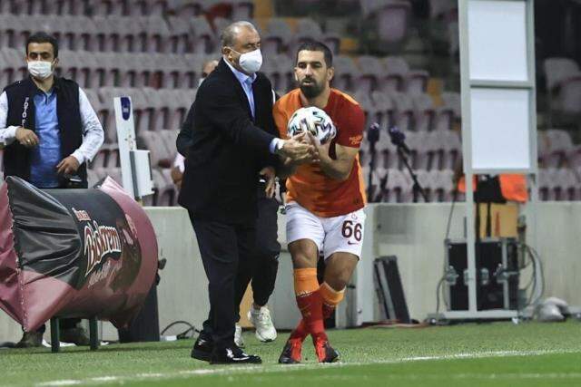 Galatasaray'da bir devrin sonu! Arda Turan futbolu bırakıyor