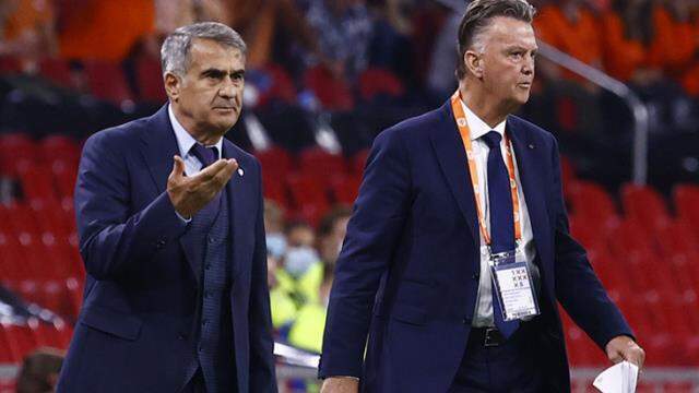 A Milli Takım'ın rakibi Hollanda'nın hocası Van Gaal bisikletten düştü, yürüyemez hale geldi A Milli Takım'ın rakibi Hollanda'nın hocası Van Gaal bisikletten düştü, yürüyemez hale geldi