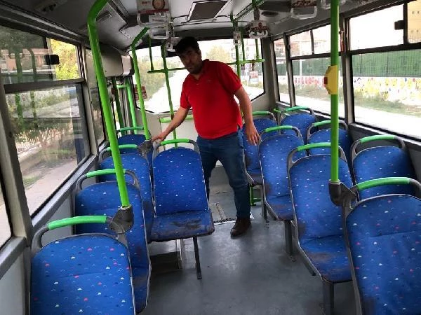 Bu kadarına da pes! Seyahat ettikleri özel halk otobüsünün koltuklarını böyle çaldılar