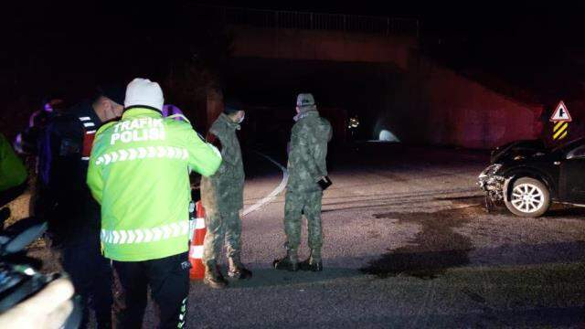 Tekirdağ'da otomobil ile askeri personel servisi çarpıştı: 14 asker yaralı Tekirdağ'da otomobil ile askeri personel servisi çarpıştı: 14 asker yaralı
