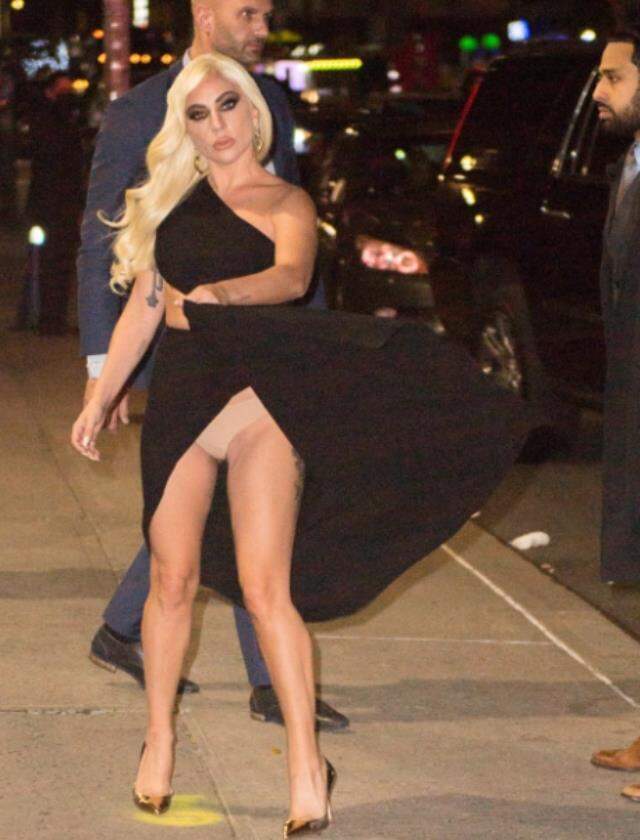 Yaptığı hareket Lady Gaga'ya pahalıya mal oldu! Şarkıcı frikik verdi Yaptığı hareket Lady Gaga'ya pahalıya mal oldu! Şarkıcı frikik verdi