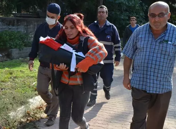 Babası tarafından dövülerek öldürülen 3 aylık bebeğinin cenazesini görünce gözyaşlarına boğuldu