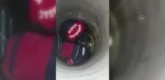 Beton büzde mahsur kalan köpeği itfaiye kurtardı