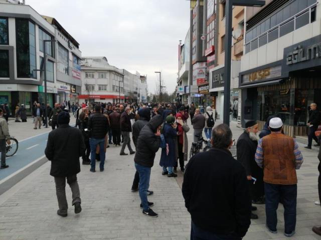 Düzce'de deprem: Şiddeti 5.3, İstanbul'da da hissedildi
