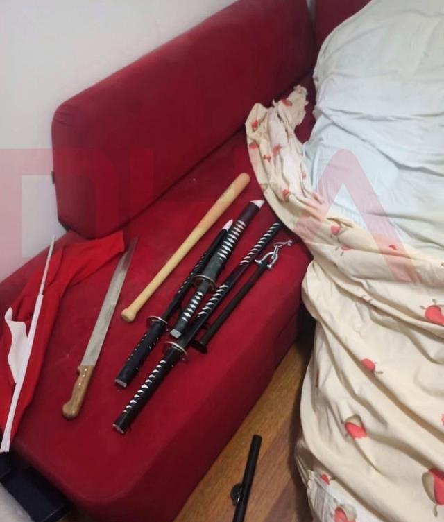 Samuray kılıçlı katil polise direnmiş! İşte evinden çıkan kesici aletlerin tam listesi