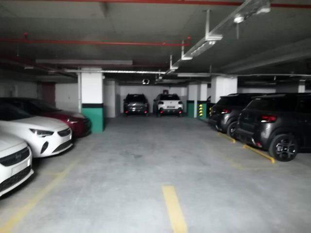 Sıfır otomobiller rezidansların otoparklarında stoklanıyor Sıfır otomobiller rezidansların otoparklarında stoklanıyor