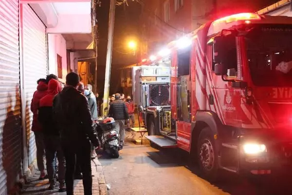 Beyoğlu'nda ev sahibi ile tartışan Suriyeliler, iki gecekonduyu ateşe verdi