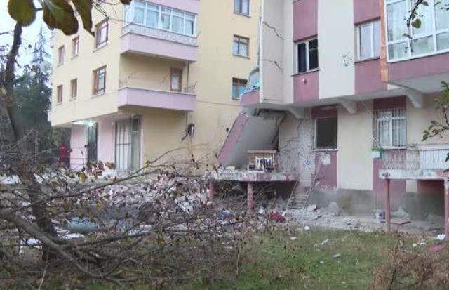 Patlama meydana gelen binadaki hasar gündüz daha net ortaya çıktı Patlama meydana gelen binadaki hasar gündüz daha net ortaya çıktı