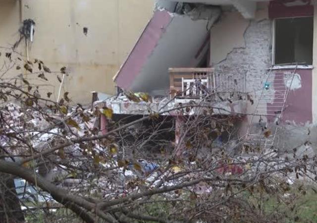 Patlama meydana gelen binadaki hasar gündüz daha net ortaya çıktı