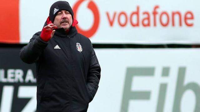 Sergen Yalçın'ın bu yüzünü görmemişlerdi! Futbolcular kaçacak delik aradı Sergen Yalçın'ın bu yüzünü görmemişlerdi! Futbolcular kaçacak delik aradı